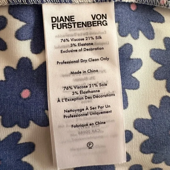 DIANE VON FURSTENBERG
Lucy Top and Pencil Skirt in Daisy Dots Large True Blue - Picture 12 of 12